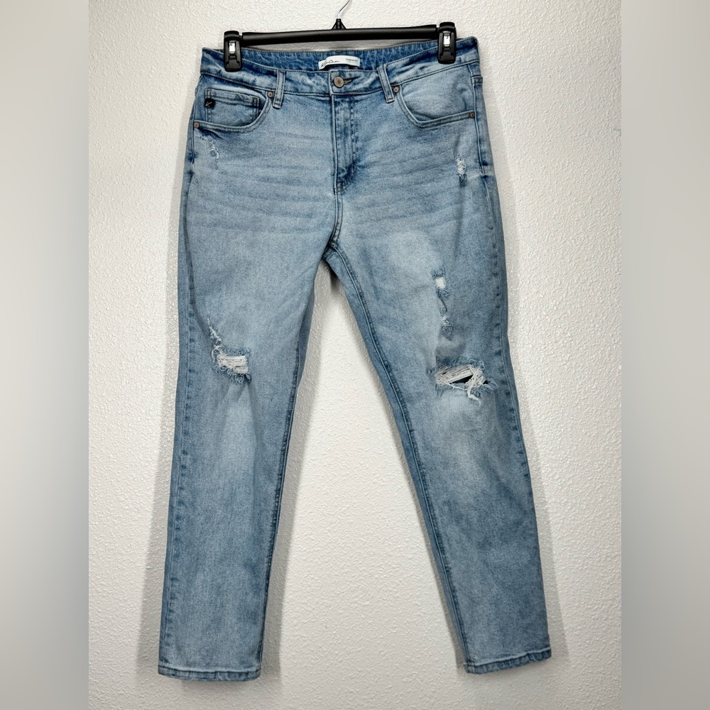 Kancan Exclusively made for Maurices Light Wash Distressed High Rise Size 30